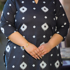 Black Printed Cotton Top with Round Neck & Three-Quarter Sleeves (Plus Size)