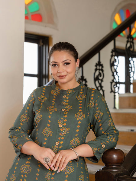 Rayon Printed Green Calf-Length Kurti with Three Quarter Sleeves (Plus Size)