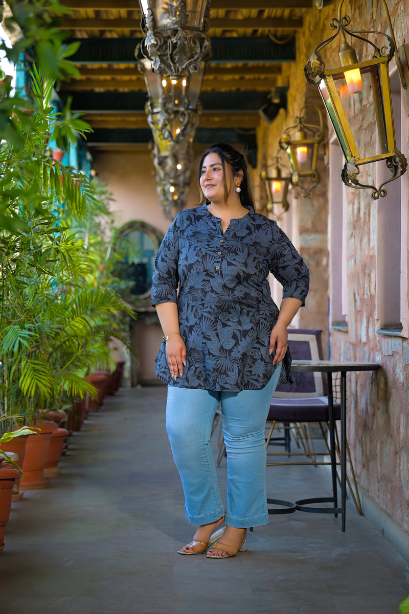 Women Blue Cotton Printed Short Top with Round Neck (Plus Size)