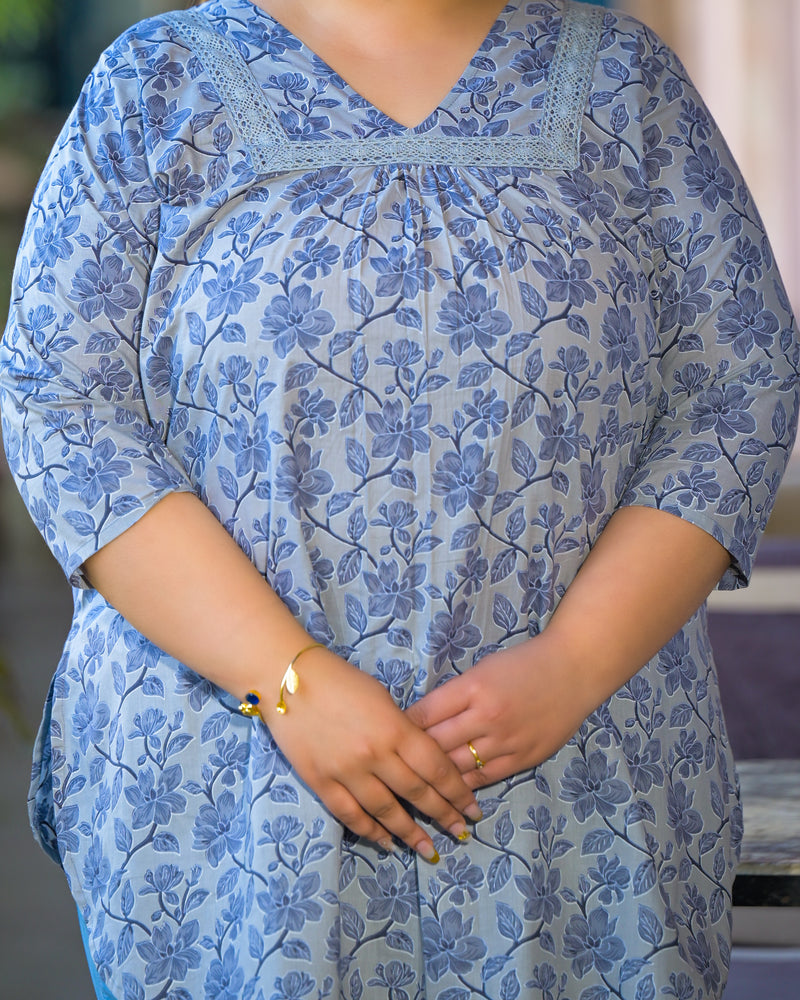 Women Grey Blue Cotton Printed Short Top with V-Neck (Plus Size)