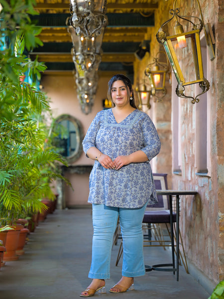 Women Grey Blue Cotton Printed Short Top with V-Neck (Plus Size)