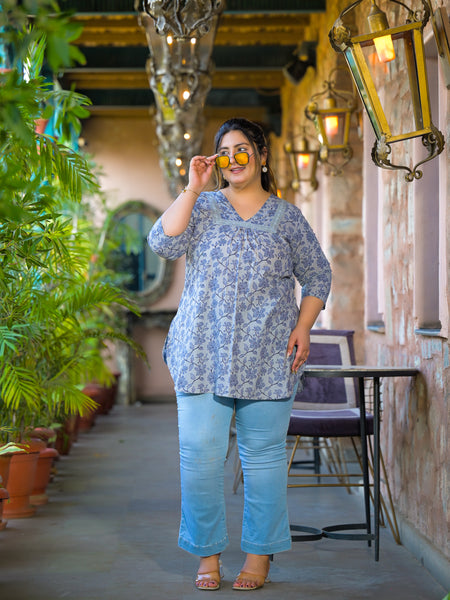 Women Grey Blue Cotton Printed Short Top with V-Neck (Plus Size)