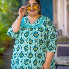 Women Teal Cotton Printed Short Top with V-Neck (Plus Size)