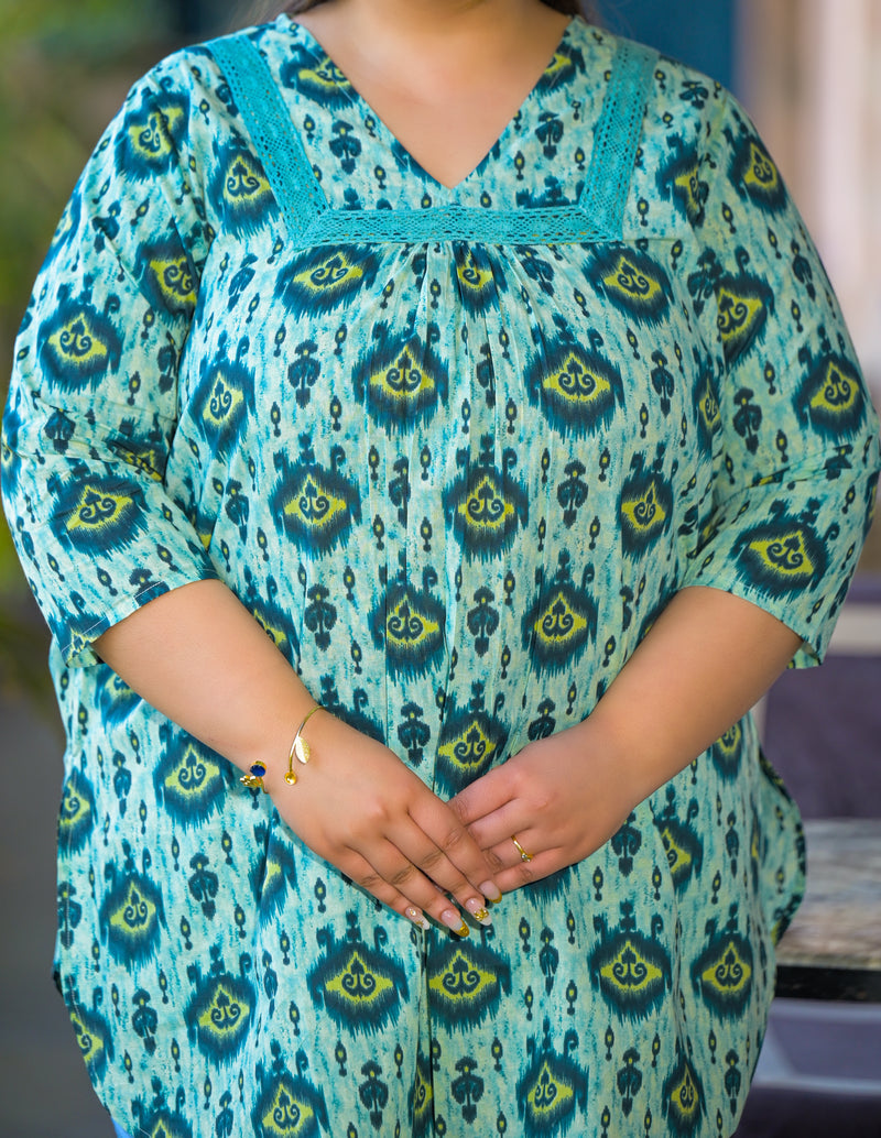 Women Teal Cotton Printed Short Top with V-Neck (Plus Size)