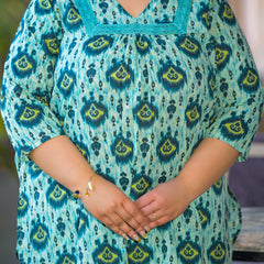 Women Teal Cotton Printed Short Top with V-Neck (Plus Size)