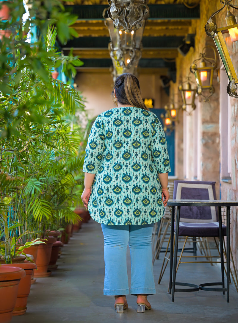 Women Teal Cotton Printed Short Top with V-Neck (Plus Size)