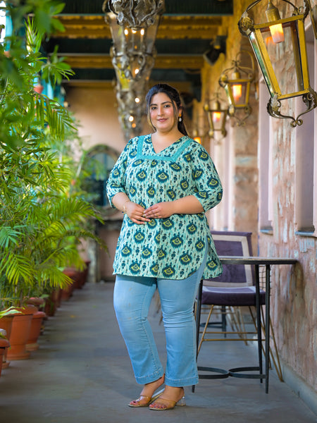 Women Teal Cotton Printed Short Top with V-Neck (Plus Size)