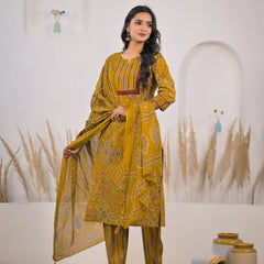 Lady wearing cotton printed kurta set