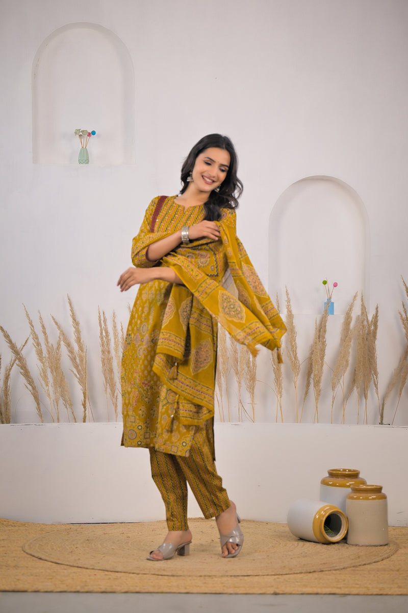 Yellow printed kurta set for lady