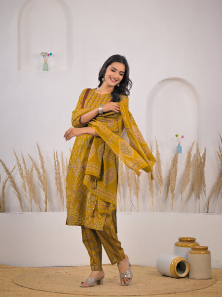 Yellow printed kurta set for lady
