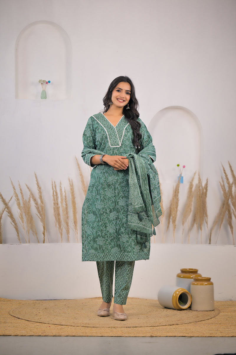 Woman wearing printed cotton kurta set