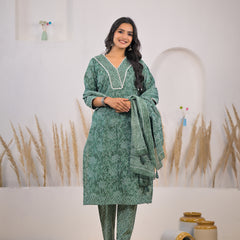 Woman wearing printed cotton kurta set