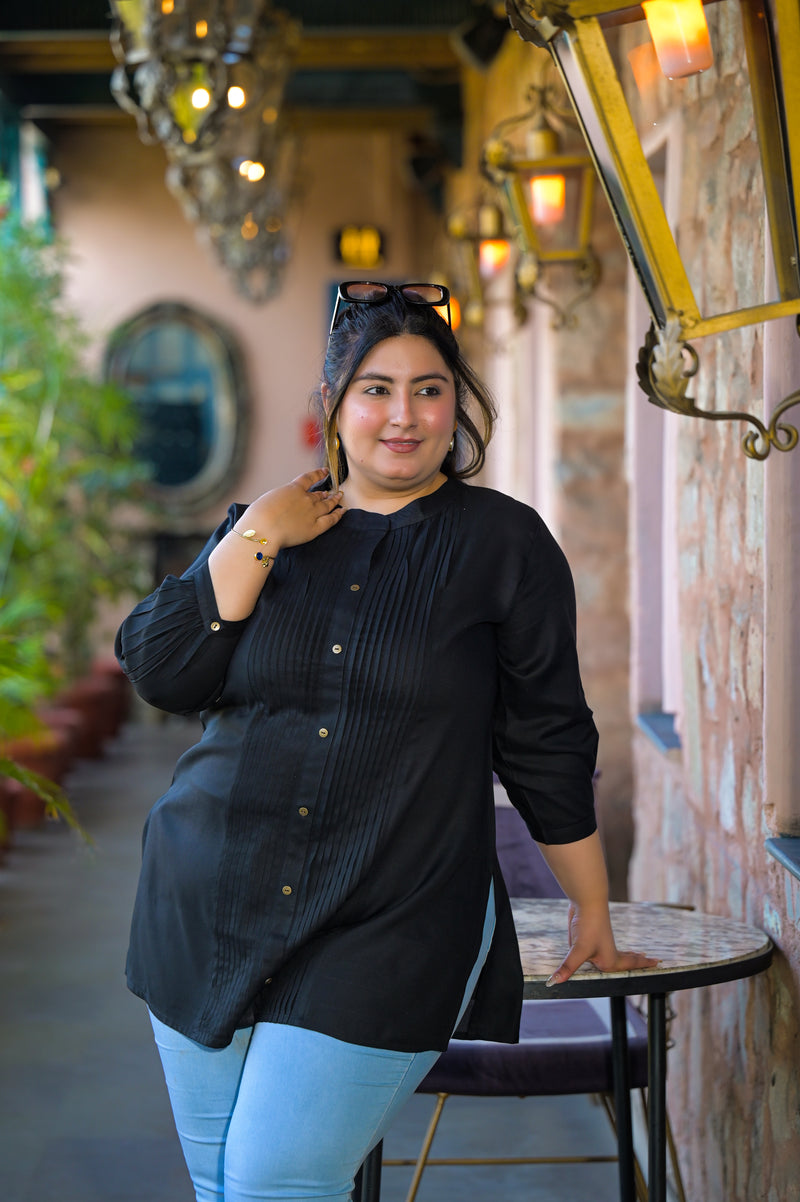 Women Black Rayon Solid Short Top with Round Neck (Plus Size)