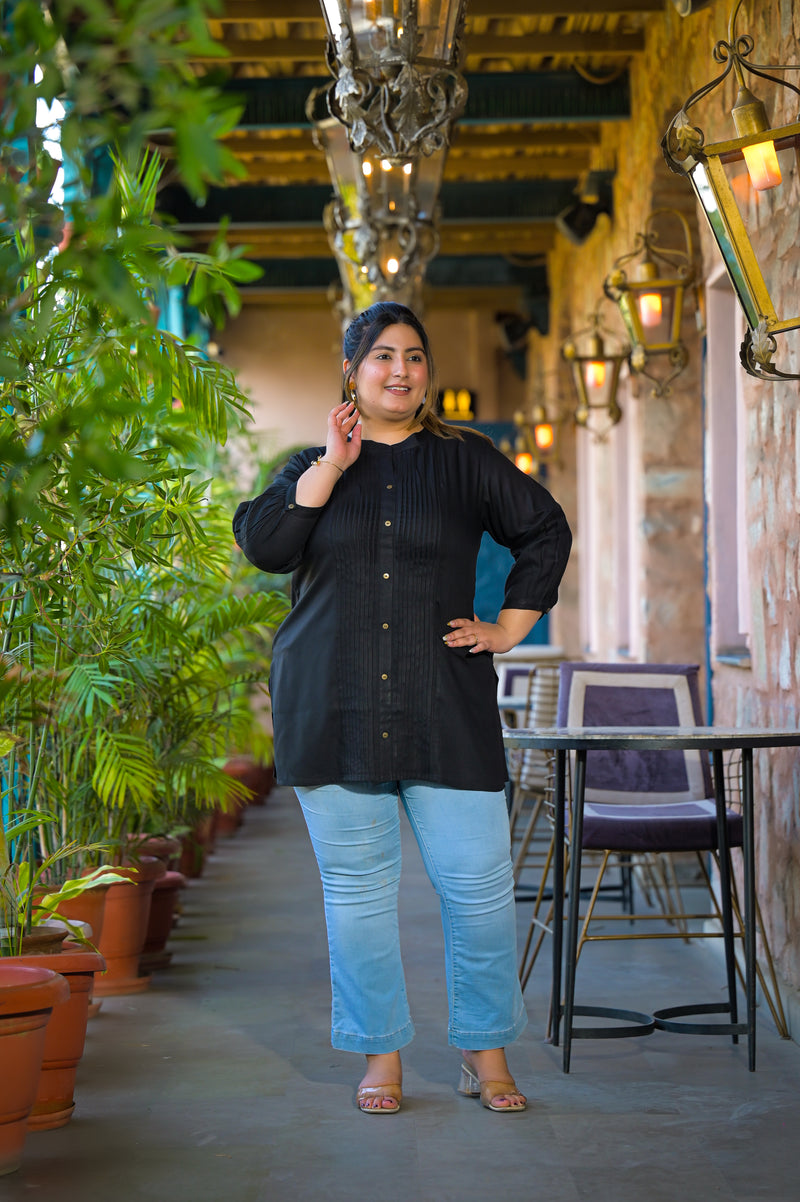 Women Black Rayon Solid Short Top with Round Neck (Plus Size)