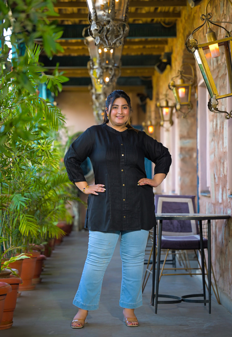 Women Black Rayon Solid Short Top with Round Neck (Plus Size)