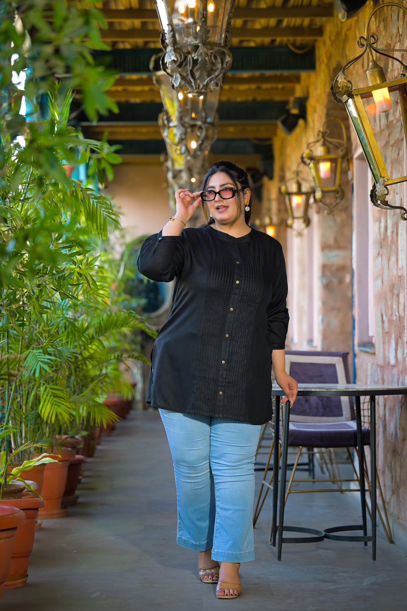 Women Black Rayon Solid Short Top with Round Neck (Plus Size)