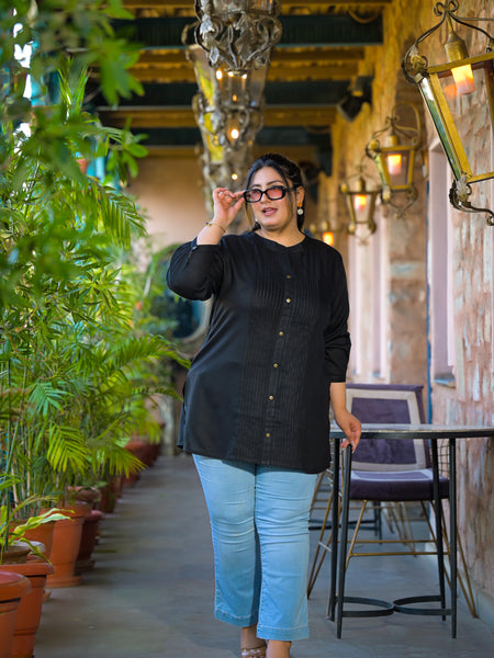 Women Black Rayon Solid Short Top with Round Neck (Plus Size)