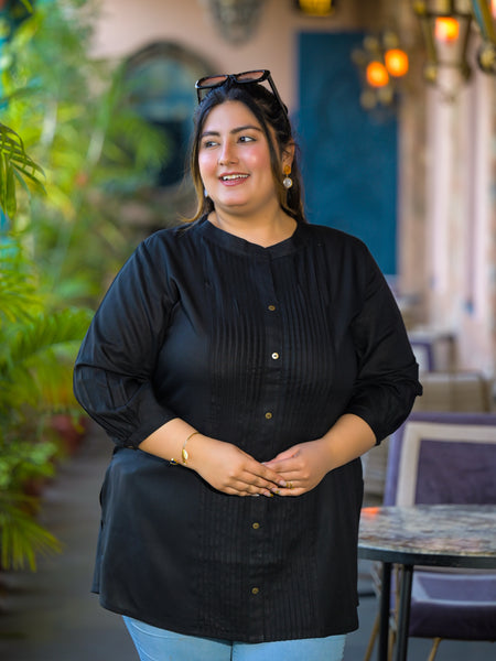 Women Black Rayon Solid Short Top with Round Neck (Plus Size)