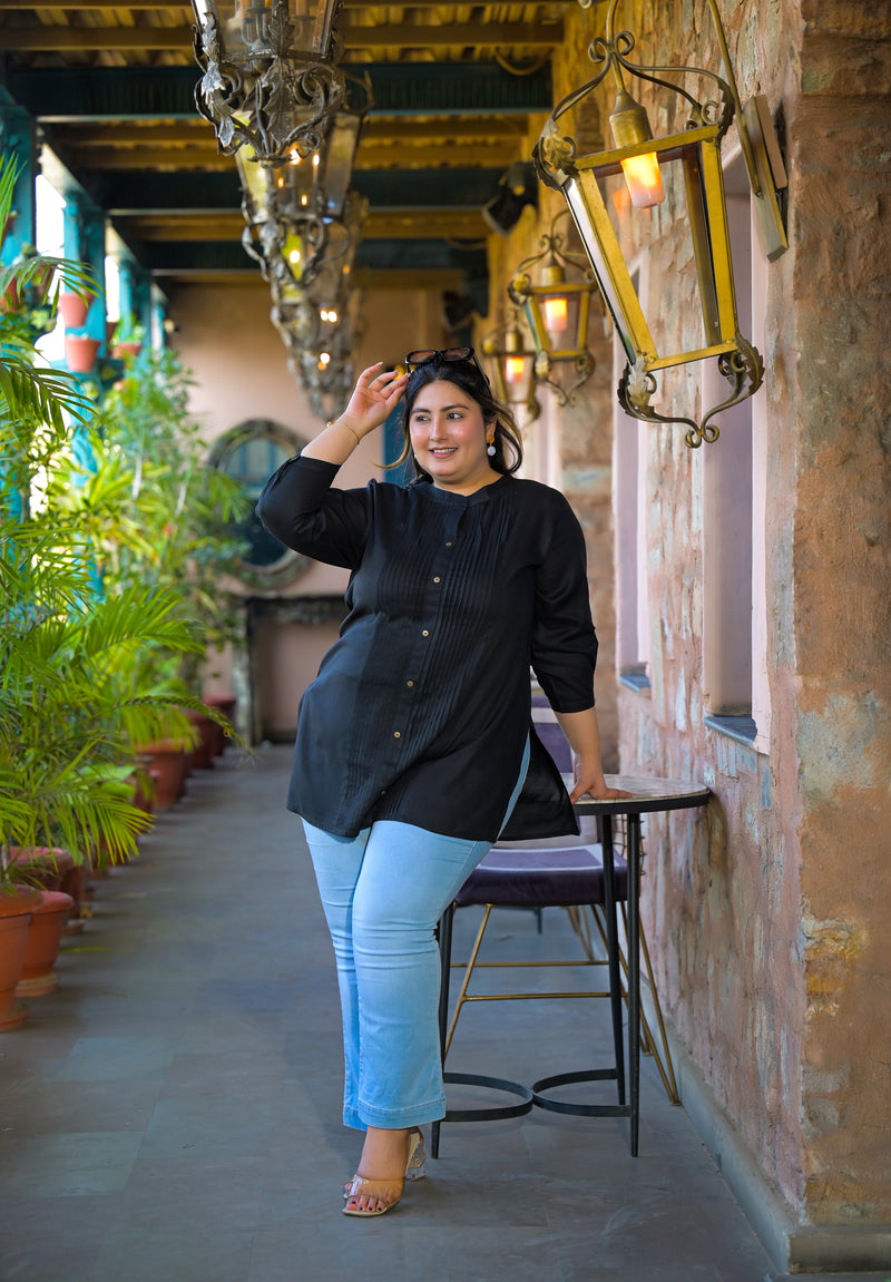 Women Black Rayon Solid Short Top with Round Neck (Plus Size)