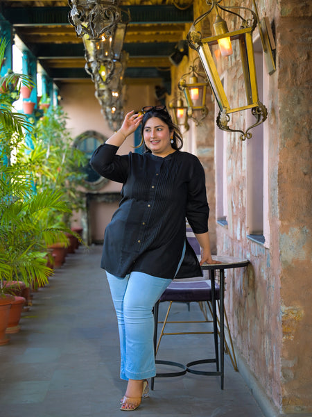 Women Black Rayon Solid Short Top with Round Neck (Plus Size)