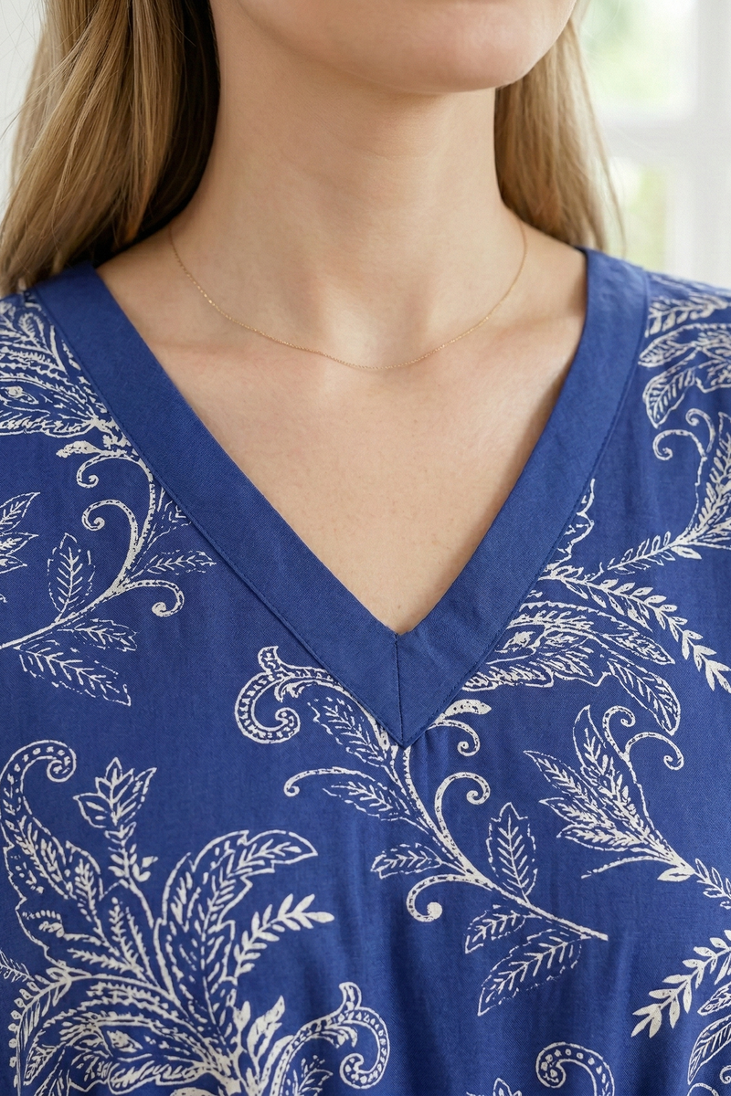 Woman wearing printed cotton kaftan Close view