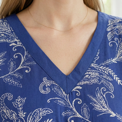 Woman wearing printed cotton kaftan Close view